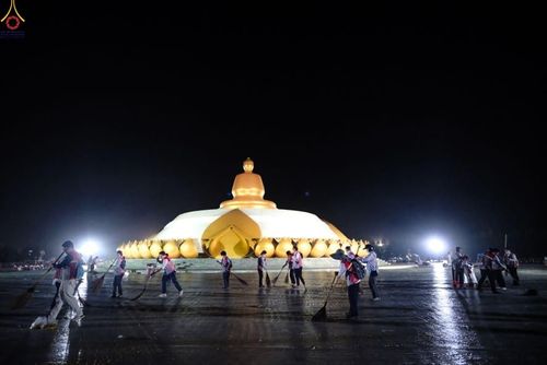 ภาพ No.301657:ภาพเบื้องหลังอาสาสมัครรวมใจ ชุดที่ 4 ในโครงการธรรมยาตรา กตัญญูบูชา มหาปูชนียาจารย์ พระมงคลเทพมุนี(สด จนฺทสโร) พระผู้ปราบมาร อนุสรณ์สถาน 7 แห่ง ปีที่ 14