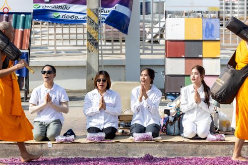 ภาพ No.287734:วันที่ 3 มกราคม พ.ศ. 2569 พิธีต้อนรับพระธรรมยาตรา ครั้งที่ 2 (ภาพชุดที่ 2) ในโครงการธรรมยาตรา กตัญญูบูชา มหาปูชนียาจารย์ พระมงคลเทพมุนี(สด จนฺทสโร) พระผู้ปราบมาร อนุสรณ์สถาน 7 แห่ง ปีที่ 14 ณ อนุสรณ์สถานมหาวิหารพระมงคลเทพมุนี (โลตัสแลนด์) อ.สองพี่น้อง จ.