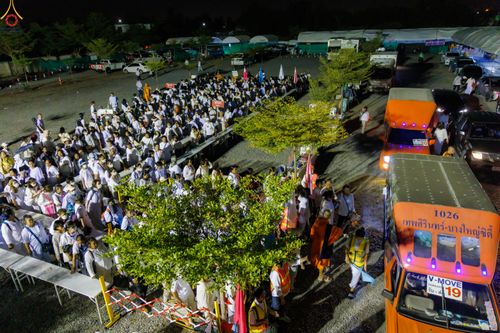 ภาพ No.297218:วันที่ 17 มกราคม พ.ศ. 2569 พิธีจุดประทีปถวายเป็นพุทธบูชา และบูชาธรรมมหาปูชนียาจารย์ (ภาพชุดที่ 2) ณ วัดโบสถ์บน ต.บางคูเวียง จ.นนทบุรี อนุสรณ์สถานลำดับที่ 4 สถานที่เกิดด้วยกายธรรม ในโครงการธรรมยาตรา กตัญญูบูชา มหาปูชนียาจารย์ พระมงคลเทพมุนี(สด จนฺทสโร) พร