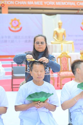 ภาพ No.280812:วันที่ 27 ธันวาคม พ.ศ. 2568  พิธีปลงผมนาคธรรมทายาท โครงการอุปสมบทหมู่บูชาธรรม 81 ปี หลวงพ่อธัมมชโย  ณ สมาคมพุทธ เขตตงช้ง ฮ่องกง