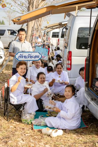 ภาพ No.302751:วันที่ 24 มกราคม พ.ศ. 2569 พิธีตักบาตรพระธรรมยาตรา(ภาพชุดที่ 2) ณ อนุสรณ์สถานลำดับที่ 5 สถานที่เผยแผ่วิชชาธรรมกายครั้งแรก อนุสรณ์สถานบางปลา วัดบางปลา อำเภอบางเลน จังหวัดนครปฐม ในโครงการธรรมยาตรา กตัญญูบูชา มหาปูชนียาจารย์ พระมงคลเทพมุนี(สด จนฺทสโร) พระผู