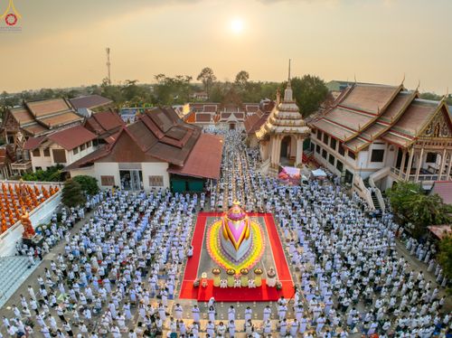 ภาพ No.296860:วันที่ 17 มกราคม พ.ศ. 2569 พิธีจุดประทีปถวายเป็นพุทธบูชา และบูชาธรรมมหาปูชนียาจารย์  ณ วัดโบสถ์บน ต.บางคูเวียง จ.นนทบุรี อนุสรณ์สถานลำดับที่ 4 สถานที่เกิดด้วยกายธรรม ในโครงการธรรมยาตรา กตัญญูบูชา มหาปูชนียาจารย์ พระมงคลเทพมุนี(สด จนฺทสโร) พระผู้ปราบมาร อ