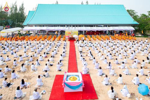 ภาพ No.327193:วันศุกร์ที่ 1 พฤษภาคม พ.ศ.2569 พิธีทอดผ้าป่า โปรยรัตนชาติ ตอกเสาเข็มมงคลต้นแรก สถาปนา “องค์พระเจดีย์เพื่อสร้างสันติภาพโลก” (แห่งแรกของภาคอีสาน) ณ ธุดงคสถานอำนาจเจริญ  อ.เมือง จ.อำนาจเจริญ