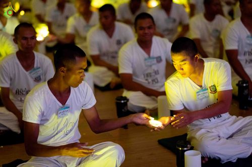 ภาพ No.341553:วันที่ 26 กรกฎาคม พ.ศ. 2569 โครงการพัฒนาคุณธรรม จริยธรรม สำหรับนักเรียนนายสิบตำรวจ (นสต.) รุ่นที่ 17 ศูนย์ฝึกอบรมตำรวจภูธรภาค 1 ได้จัดกิจกรรม  จุดเทียนรวมใจและปฏิบัติธรรมเจริญสมาธิภาวนา เพื่อน้อมอุทิศถวายเป็นพระราชกุศลฯ ณ ศูนย์ปฏิบัติธรรมเวิล์ดพีช วัลเล่