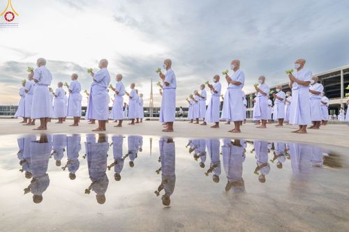 ภาพ No.84044:พิธีเวียนประทักษิณ พิธีวันทาเจดีย์ พิธีขอขมา และมอบผ้าไตร  ในโครงการบรรพชาอุปสมบทหมู่ธรรมทายาทรุ่นเข้าพรรษา และโครงการบรรพชาสามเณรโรงเรียนนานาชาติ รุ่นที่12 ในวันเสาร์ที่ 22 กรกฎาคม พ.ศ. 2566