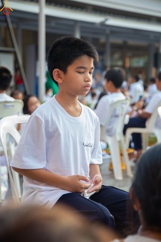 ภาพ No.78384:พิธีตัดปอยผม โครงการหน่อแก้วเปรียญธรรมรุ่นที่ 11  วันที่ 26 มีนาคม พ.ศ.2566  ณ หมู่กุฏิสามเณร อาคารค่ายจองแชมป์ วัดพระธรรมกาย