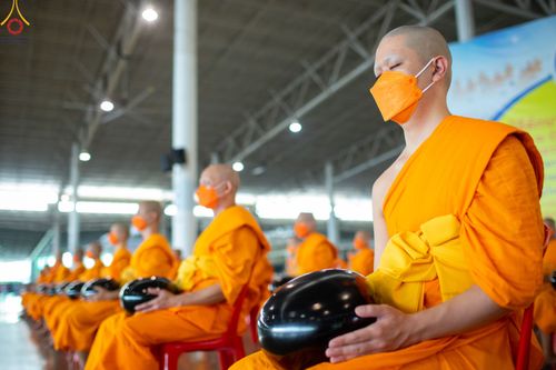 ภาพ No.82929:พิธีตักบาตร ณ บ้านแก้วเรือนทองคุณยายอาจารย์ฯ พิธีบูชาข้าวพระ ณ สภาธรรมกายสากล วัดพระธรรมกาย ในวันอาทิตย์ต้นเดือนที่ 2 ก.ค. พ.ศ.2566