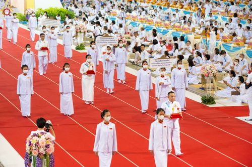 ภาพ No.85172:พิธีมุทิตาสักการะพระภิกษุ ผู้สอบได้เปรียญธรรม ๙ ประโยคระดับโลก, พิธีมอบโล่เกียรติยศและทุนการศึกษา สำนักเรียนบาลีดีเด่นทั่วประเทศ ในวันสมาธิโลก อาทิตย์ที่ 6 สิงหาคม พ.ศ. 2566 ณ สภาธรรมกายสากล วัดพระธรรมกาย