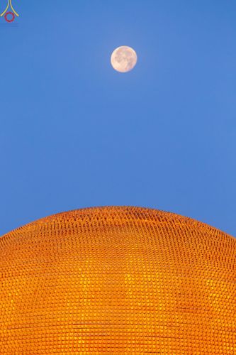 ภาพ No.79698:พิธีเวียนประทักษิณ ณ พระมหาธรรมกายเจดีย์ และพิธีวันทาเจดีย์ ในโครงการบรรพชาสามเณรฟื้นฟูพระพุทธศาสนาทั่วไทย วันเสาร์ที่ 8 เมษายน พ.ศ.2566