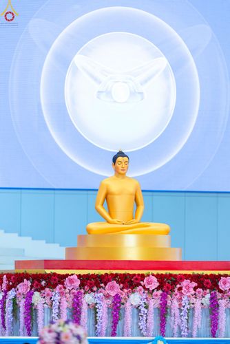 ภาพ No.83612:พิธีวางแผ่นจารึกชื่อและพิธีวางพวงมาลัยสักการะพระประธาน วันอาทิตย์ที่ 16 กรกฎาคม พ.ศ. 2566 ณ รัตนบัลลังก์ สภาธรรมกายสากล วัดพระธรรมกาย