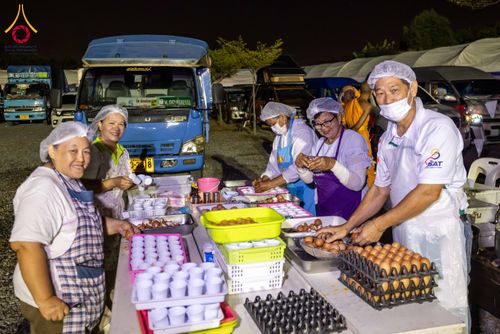 ภาพ No.296597:วันที่ 18 มกราคม พ.ศ. 2569 พิธีถวายภัตตาหารเป็นสังฆทาน แด่พระธรรมยาตรา ณ วัดโบสถ์บน ต.บางคูเวียง จ.นนทบุรี อนุสรณ์สถานลำดับที่ 4 สถานที่เกิดด้วยกายธรรม ในโครงการธรรมยาตรา กตัญญูบูชา มหาปูชนียาจารย์ พระมงคลเทพมุนี(สด จนฺทสโร) พระผู้ปราบมาร อนุสรณ์สถาน 7 แ