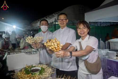 ภาพ No.296593:วันที่ 18 มกราคม พ.ศ. 2569 พิธีถวายภัตตาหารเป็นสังฆทาน แด่พระธรรมยาตรา ณ วัดโบสถ์บน ต.บางคูเวียง จ.นนทบุรี อนุสรณ์สถานลำดับที่ 4 สถานที่เกิดด้วยกายธรรม ในโครงการธรรมยาตรา กตัญญูบูชา มหาปูชนียาจารย์ พระมงคลเทพมุนี(สด จนฺทสโร) พระผู้ปราบมาร อนุสรณ์สถาน 7 แ