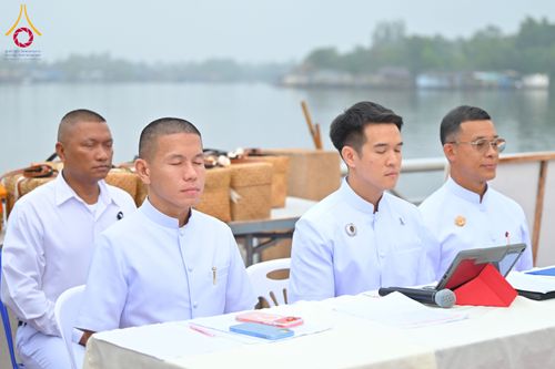 ภาพ No.284650:วันอาทิตย์ที่ 14 ธันวาคม พ.ศ.2568  พิธีทำบุญเมืองสุราษฎร์ธานี 110ปี และพิธีตักบาตรพระสงฆ์ 1,110 รูป  ณ บริเวณริมน้ำวัดกลาง (เก่า) ถนนบ้านดอน ตำบลตลาดใหม่ อำเภอเมือง จังหวัดสุราษฎร์ธานี