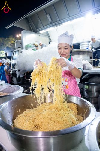 ภาพ No.288174:วันที่ 5 มกราคม พ.ศ. 2569 พิธีถวายภัตตาหารเป็นสังฆทาน แด่พระธรรมยาตรา ในโครงการธรรมยาตรา กตัญญูบูชา มหาปูชนียาจารย์ พระมงคลเทพมุนี(สด จนฺทสโร) พระผู้ปราบมาร อนุสรณ์สถาน 7 แห่ง ปีที่ 14 ณ อนุสรณ์สถานมหาวิหารพระมงคลเทพมุนี (โลตัสแลนด์) อ.สองพี่น้อง จ.สุพรร