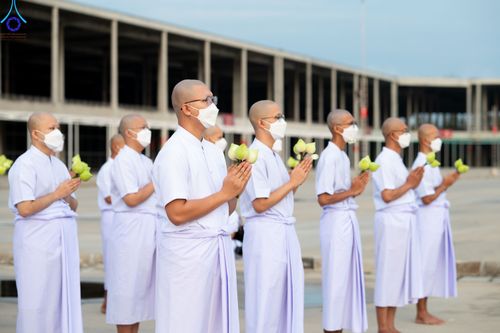 ภาพ No.84047:พิธีเวียนประทักษิณ พิธีวันทาเจดีย์ พิธีขอขมา และมอบผ้าไตร  ในโครงการบรรพชาอุปสมบทหมู่ธรรมทายาทรุ่นเข้าพรรษา และโครงการบรรพชาสามเณรโรงเรียนนานาชาติ รุ่นที่12 ในวันเสาร์ที่ 22 กรกฎาคม พ.ศ. 2566