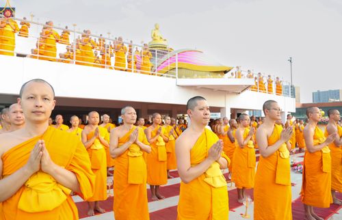 ภาพ No.302818:วันที่ 24 มกราคม พ.ศ. 2569 พิธีจุดประทีปธรรมถวายเป็นพุทธบูชา  และบูชาธรรมมหาปูชนียาจารย์  ณ อาคารธรรมยาตรา กตัญญูบูชามหาปูชนียาจารย์  ตรงข้ามวัดปากน้ำภาษีเจริญ จ.กรุงเทพมหานคร ในโครงการธรรมยาตรา กตัญญูบูชา มหาปูชนียาจารย์ พระมงคลเทพมุนี(สด จนฺทสโร) พระผู