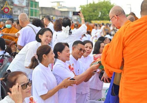 ภาพ No.284710:วันอาทิตย์ที่ 14 ธันวาคม พ.ศ.2568  พิธีทำบุญเมืองสุราษฎร์ธานี 110ปี และพิธีตักบาตรพระสงฆ์ 1,110 รูป  ณ บริเวณริมน้ำวัดกลาง (เก่า) ถนนบ้านดอน ตำบลตลาดใหม่ อำเภอเมือง จังหวัดสุราษฎร์ธานี