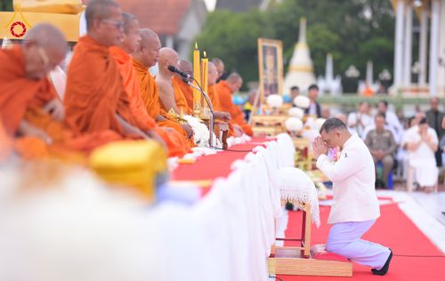 ภาพ No.284690:วันอาทิตย์ที่ 14 ธันวาคม พ.ศ.2568  พิธีทำบุญเมืองสุราษฎร์ธานี 110ปี และพิธีตักบาตรพระสงฆ์ 1,110 รูป  ณ บริเวณริมน้ำวัดกลาง (เก่า) ถนนบ้านดอน ตำบลตลาดใหม่ อำเภอเมือง จังหวัดสุราษฎร์ธานี