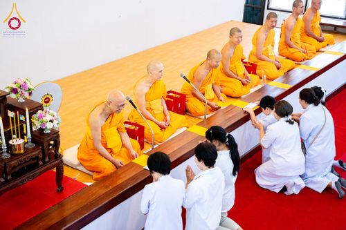 ภาพ No.278459:วันพุธที่ 10 ธันวาคม พ.ศ.2568  พิธีทอดผ้าป่าเพื่อสนับสนุนโครงการตักบาตรพระ 10,000 รูป เมืองกาญจนบุรี ณ อาคารปลูกศรัทธา วัดพระธรรมกาย