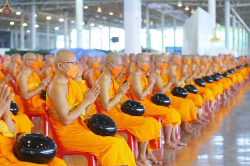 ภาพ No.82934:พิธีตักบาตร ณ บ้านแก้วเรือนทองคุณยายอาจารย์ฯ พิธีบูชาข้าวพระ ณ สภาธรรมกายสากล วัดพระธรรมกาย ในวันอาทิตย์ต้นเดือนที่ 2 ก.ค. พ.ศ.2566