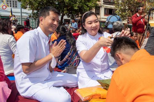 ภาพ No.77586:พิธีตัดปอยผมและปลงผมนาคธรรมทายาท ในโครงการบรรพชาสามเณรหมู่ ประเทศเนปาล วันที่ 11 มีนาคม พ.ศ.2566