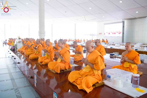 ภาพ No.329904:วันที่ 23 พฤษภาคม พ.ศ. 2569 พิธีถวายภัตตาหารเมนูสวรรค์ เพื่อการบรรลุธรรม ณ หอฉันคุณยายอาจารย์ฯ วัดพระธรรมกาย จังหวัดปทุมธานี