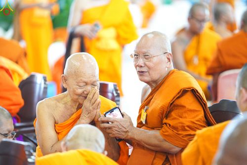 ภาพ No.85099:บรรยากาศการต้อนรับพระสังฆาธิการทั่วประเทศ และพิธีบูชาข้าวพระในวันสมาธิโลก วันอาทิตย์ต้นเดือนที่ 6 สิงหาคม พ.ศ. 2566 ณ สภาธรรมกายสากล วัดพระธรรมกาย