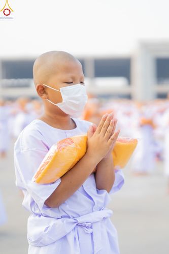 ภาพ No.79754:พิธีเวียนประทักษิณ ณ พระมหาธรรมกายเจดีย์ และพิธีวันทาเจดีย์ ในโครงการบรรพชาสามเณรฟื้นฟูพระพุทธศาสนาทั่วไทย วันเสาร์ที่ 8 เมษายน พ.ศ.2566