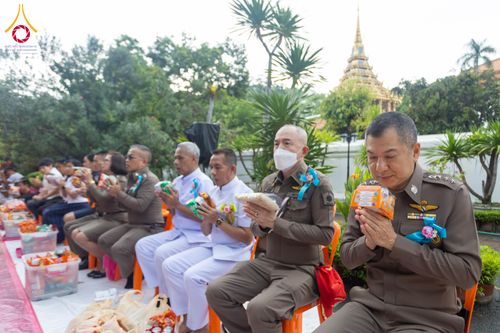 ภาพ No.351518:วันที่ 22 กันยายน พ.ศ. 2569  พิธีตักบาตรสามเณรธรรมทายาท โครงการบรรพชาพัฒนาคุณธรรม จริยธรรม  สำหรับนักเรียนนายสิบตำรวจ (นสต.) รุ่นที่ 16 ศูนย์ฝึกอบรมตำรวจภูธรภาค 1  ณ วัดพระพุทธบาทราชวรมหาวิหาร