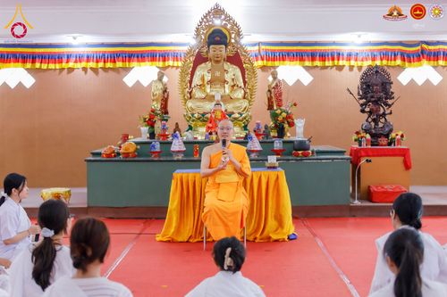 ภาพ No.283556:วันอาทิตย์ที่ 21 ธันวาคม  2568 พิธีบิณฑบาตฉลองสามเณรใหม่ ประเทศอินโดนีเซีย