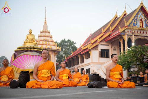 ภาพ No.297302:วันที่ 15 มกราคม พ.ศ.2569 พระธรรมยาตราปฏิบัติธรรมและถ่ายภาพหมู่ประวัติศาสตร์ อนุสรณ์สถานลำดับที่ 4 สถานที่เกิดด้วยกายธรรม  ณ วัดโบสถ์บน ต.บางคูเวียง จ.นนทบุรี ในโครงการธรรมยาตรา กตัญญูบูชา มหาปูชนียาจารย์ พระมงคลเทพมุนี(สด จนฺทสโร) พระผู้ปราบมาร อนุสรณ์ส