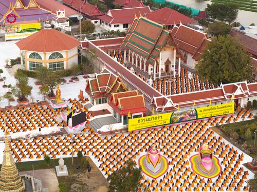 ภาพ No.294619:วันอาทิตย์ที่ 14 ธันวาคม พ.ศ.2568 พระธรรมยาตราปฏิบัติธรรมและถ่ายภาพหมู่ประวัติศาสตร์ ณ วัดสองพี่น้อง ต.ต้นตาล อ.สองพี่น้อง จ.สุพรรณบุรี ในโครงการธรรมยาตรา กตัญญูบูชา มหาปูชนียาจารย์ พระมงคลเทพมุนี(สด จนฺทสโร) พระผู้ปราบมาร อนุสรณ์สถาน 7 แห่ง ปีที่ 14