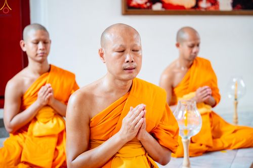 ภาพ No.296825:วันที่ 17 มกราคม พ.ศ. 2569 พิธีจุดประทีปถวายเป็นพุทธบูชา และบูชาธรรมมหาปูชนียาจารย์  ณ วัดโบสถ์บน ต.บางคูเวียง จ.นนทบุรี อนุสรณ์สถานลำดับที่ 4 สถานที่เกิดด้วยกายธรรม ในโครงการธรรมยาตรา กตัญญูบูชา มหาปูชนียาจารย์ พระมงคลเทพมุนี(สด จนฺทสโร) พระผู้ปราบมาร อ