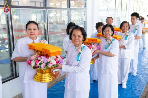 ภาพ No.278380:วันพุธที่ 10 ธันวาคม พ.ศ.2568  พิธีทอดผ้าป่าเพื่อสนับสนุนโครงการตักบาตรพระ 10,000 รูป เมืองกาญจนบุรี ณ อาคารปลูกศรัทธา วัดพระธรรมกาย