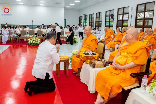 ภาพ No.314514:วันศุกร์ที่ 20 มีนาคม พ.ศ. 2569 พิธีบำเพ็ญกุศล คุณพ่อณรงค์ จินตมากุล โยมบิดา พระครูปลัดรัตนวีรวัฒน์ (รังสฤษดิ์ อิทฺธิจินตโก) ที่ปรึกษาเจ้าคณะจังหวัดปทุมธานี เจ้าอาวาสวัดพระธรรมกาย  ณ ห้องปลูกศรัทธา 2 วัดพระธรรมกาย ปทุมธานี