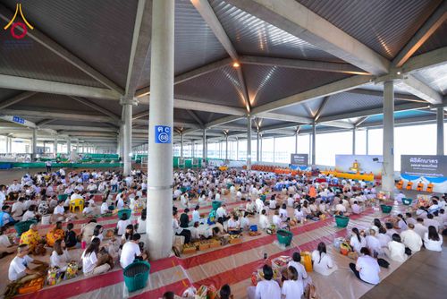 ภาพ No.320718:วันที่ 11 เมษายน พ.ศ.2569 พิธีตักบาตรฉลองสามเณรใหม่ โครงการบรรพชาสามเณรกล้าตะวัน ณ มหารัตนวิหาคด คอร์ 25 ชั้น 2 วัดพระธรรมกาย