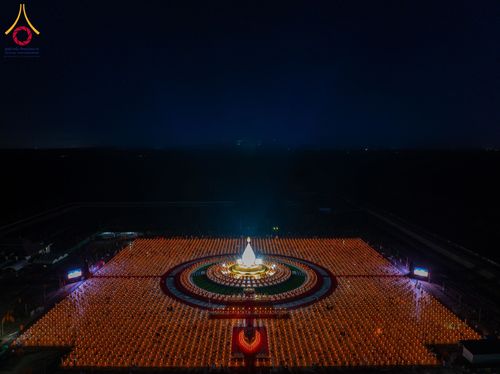 ภาพ No.211693:วันอาทิตย์ที่ 16 มีนาคม พ.ศ. 2568 พิธีจุดประทีปถวายเป็นพุทธบูชา ฉลองปทุมเจดีย์ (เจดีย์พระพุทธเจ้า 5 พระองค์) ณ ศูนย์อบรมเยาวชนปัตตานี