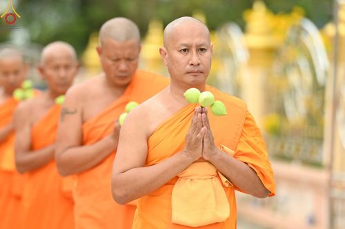ภาพ No.101104:พิธีอุปสมบทหมู่ ในโครงการอุปสมบทบูชาธรรม มหาปูชนียาจารย์ พ.ศ. 2566 ณ วัดท่าเกวียน อำเภอพนมสารคาม จังหวัดฉะเชิงเทรา วันที่ 5 ธันวาคม พ.ศ. 2566