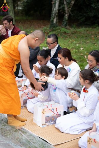 ภาพ No.96440:พิธีทอดกฐินวัดพระธรรมกายบอร์โด ประเทศฝรั่งเศส วันอาทิตย์ที่ 19 พฤศจิกายน พ.ศ. 2566 ณ วัดพระธรรมกายบอร์โด ประเทศฝรั่งเศส