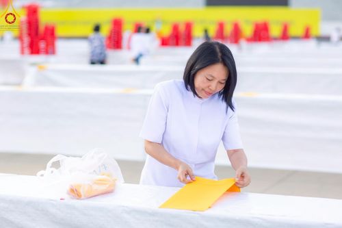 ภาพ No.218907:วันที่ 18-20 เมษายน พ.ศ. 2568 การเตรียมงานในลานธรรม , วิหารคด เพื่องานวันคุ้มครองโลก 22 เมษายน พศ. 2568