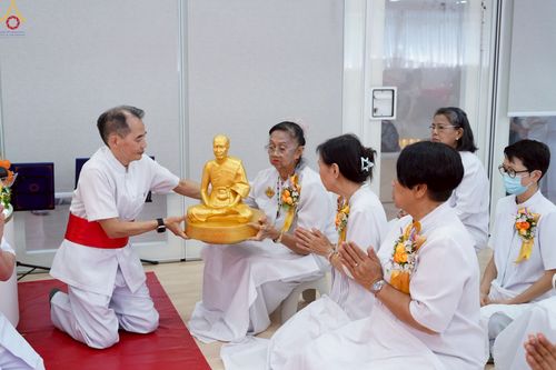 ภาพ No.233649:วันอาทิตย์ที่ 6 กรกฎาคม พ.ศ.2568 พิธีสมโภช 15 ปี วัดพระธรรมกายเกาลูน และพิธีมุทิตาสักการะเปรียญธรรม 9 ประโยค ณ วัดพระธรรมกายเกาลูน เขตปกครองพิเศษฮ่องกง สาธารณรัฐประชาชนจีน