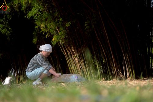 ภาพ No.220433:วันที่ 23-25 เมษายน พ.ศ. 2568 เจ้าหน้าที่และสาธุชนช่วยกัน รับบุญเก็บงานวันคุ้มครองโลก ณ วัดพระธรรมกาย