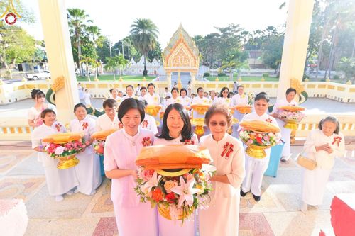 ภาพ No.184483:พิธีขอขมา มอบบาตรผ้าไตร บรรพชา อุปสมบท  ในโครงการอุปสมบทบูชาธรรมมหาปูชนียาจารย์ ณ วัดกลางพระอารามหลวง อ.เมืองบุรีรัมย์ จ.บุรีรัมย์ วันศุกร์ที่ 6 ธันวาคม พ.ศ. 2567