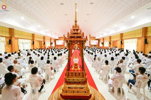 ภาพ No.89724:พิธีวางแผ่นจารึกชื่อ เพื่อนำไปประดิษฐานไว้ในฐานองค์พระประธาน เนื่องในโอกาสครบรอบ 10 ปี ศูนย์ปฏิบัติธรรมนครราชสีมา วันอาทิตย์ที่ 24 กันยายน พ.ศ. 2566