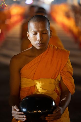 ภาพ No.197606:พิธีตักบาตรพระธรรมยาตรา ณ อนุสรณ์สถานลำดับที่ 4 สถานที่เกิดด้วยกายธรรม วัดโบสถ์(บน) ต.บางคูเวียง จ.นนทบุรี ในโครงการธรรมยาตรา กตัญญูบูชา มหาปูชนียาจารย์ พระมงคลเทพมุนี(สด จนฺทสโร) พระผู้ปราบมาร อนุสรณ์สถาน 7 แห่ง ปีที่ 13 วันที่ 19 มกราคม พ.ศ. 2568