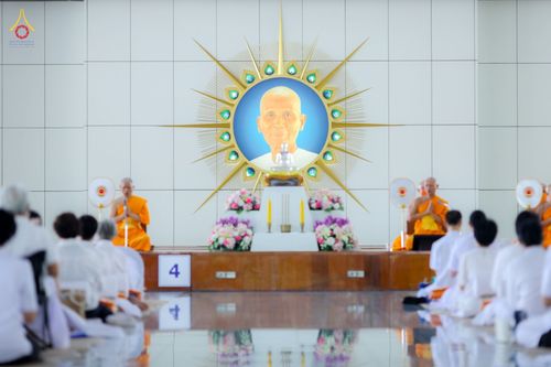 ภาพ No.81063:พิธีบุพเปตพลี ครั้งที่ 135 ร่วมอุทิศบุญแด่หมู่ญาติที่ล่วงลับไปแล้ว และสืบทอดอายุพระพุทธศาสนา วันศุกร์ที่ 19 พฤษภาคม พ.ศ. 2566 (วันพระ แรม 15 ค่ำ เดือน 6) ณ หอฉันคุณยายอาจารย์ วัดพระธรรมกาย