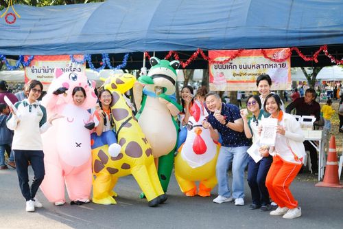 ภาพ No.194112:วัดพระธรรมกาย จัดงานวันเด็กแห่งชาติ ประจำปี พ.ศ.2568 ออกร้านอาหาร 200 ร้าน มอบของขวัญหลายหมื่นชิ้น วันที่ 12 มกราคม พ.ศ. 2568 วัดพระธรรมกาย อ.คลองหลวง จ.ปทุมธานี
