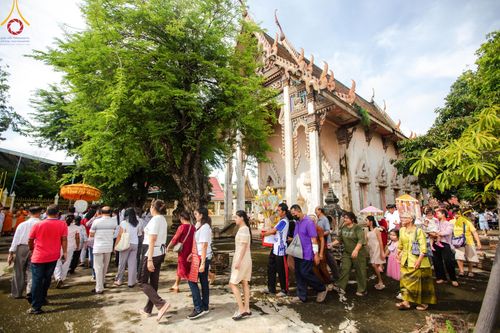 ภาพ No.164972:พิธีทอดกฐิน ณ วัดกลางเกาะระกำ ต.บ้านสร้าง อ.บางปะอิน จ.พระนครศรีอยุธยา ในโครงการกฐินสามัคคีทั่วไทย 30,000 วัด บูชาธรรม 80 ปี หลวงพ่อธัมมชโย โดยคณะศิษยานุศิษย์วัดพระธรรมกาย วันที่ 20 ตุลาคม พ.ศ. 2567