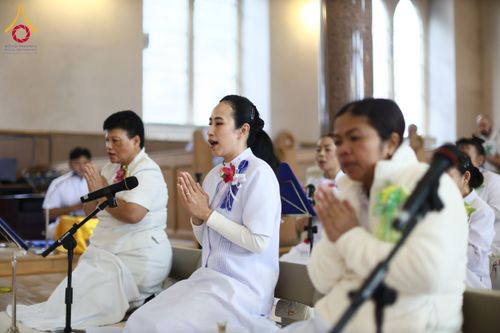 ภาพ No.172136:พิธีทอดกฐิน วัดพระธรรมกายสก็อตแลนด์ บูชาธรรม 80 ปี หลวงพ่อธัมมชโย โดยคณะศิษยานุศิษย์วัดพระธรรมกาย วันที่ 25 ตุลาคม พ.ศ. 2567