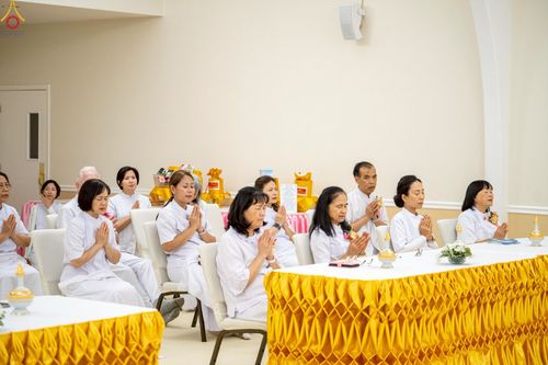 ภาพ No.252009:วันที่ 9 ตุลาคม พ.ศ. 2568 วัดพระธรรมกายซีลีคอนวัลเลย์ Dhammakaya Meditation Center Silicon Vally  เมืองมอแกนฮิลล์ รัฐเคลิฟอร์เนีย สหรัฐอเมริกา  ได้จัดงาน วันคล้ายวันเกิดด้วยรูปกายเนื้อ  พระมงคลเทพมุนี ครบ 141 ปี โดยมีกำหนดการช่วงเย็น พิธีมุทิตาสักการะพระ